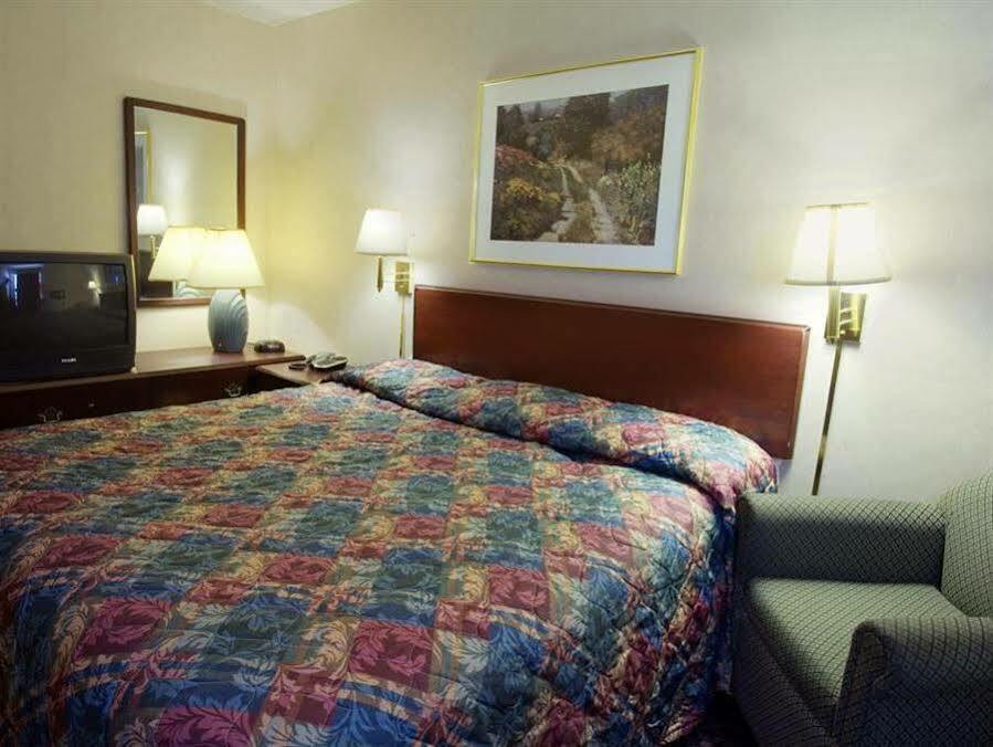 Americas Best Value Inn 디어본 외부 사진